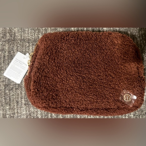 NWT Lululemon Everywhere Belt Bag 2L Brown Fleece - Picture 1 of 5